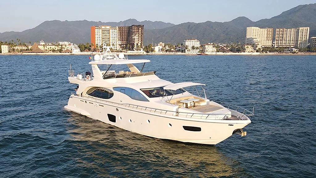 Diva 85-foot Azimut motor yacht cruising Banderas Bay in Puerto Vallarta