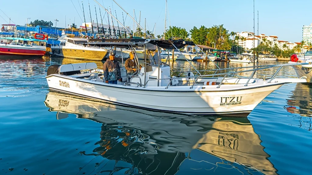 Itzu 30-foot Imemsa center console fishing charter boat in Puerto Vallarta