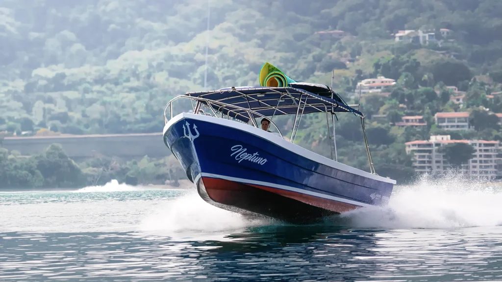Neptuno 34-foot speedboat cruising Banderas Bay near Puerto Vallarta